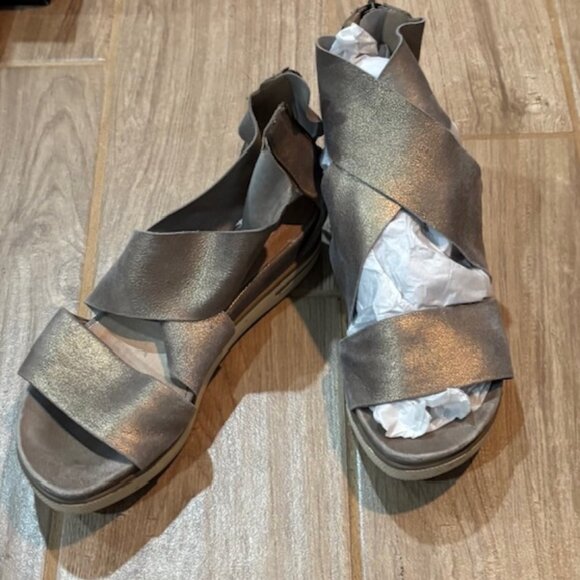 Eileen Fisher Metallic Sandal Size 6 - Picture 1 of 1
